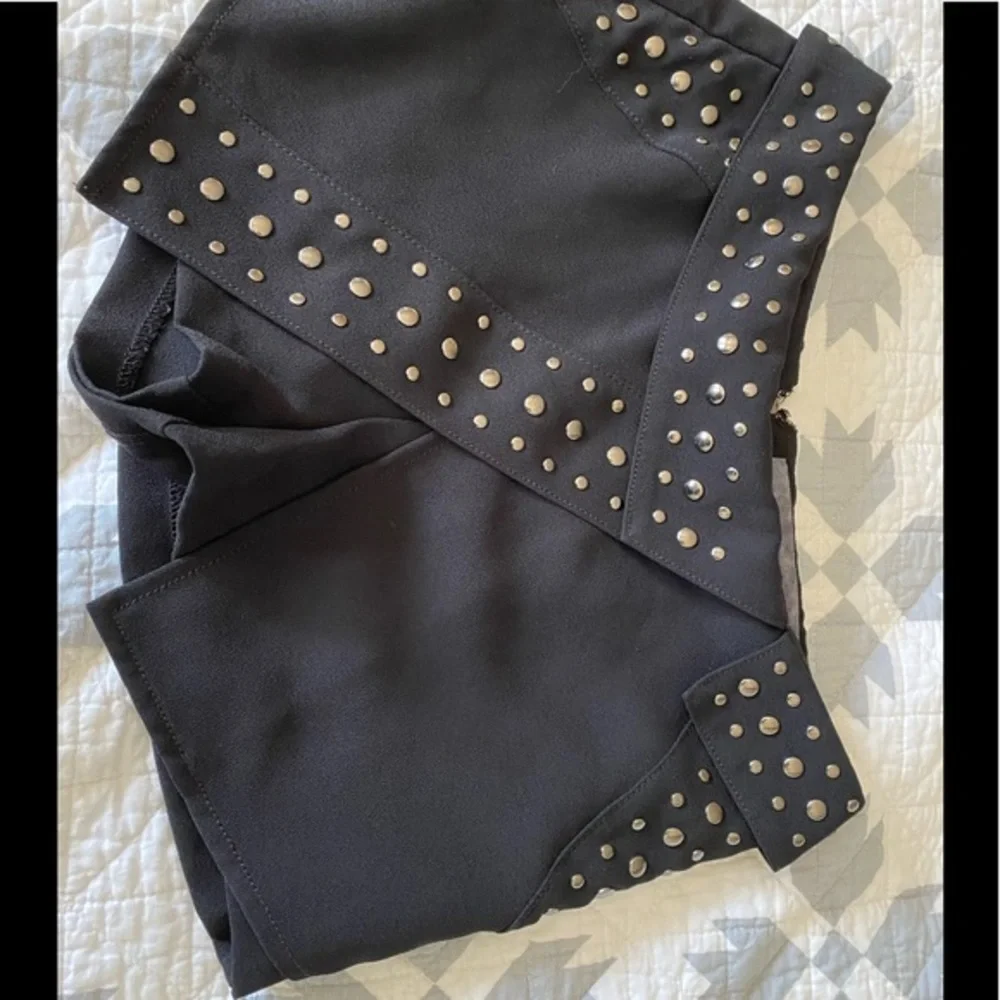 GUESS size 0 black studded skort - Picture 7 of 12